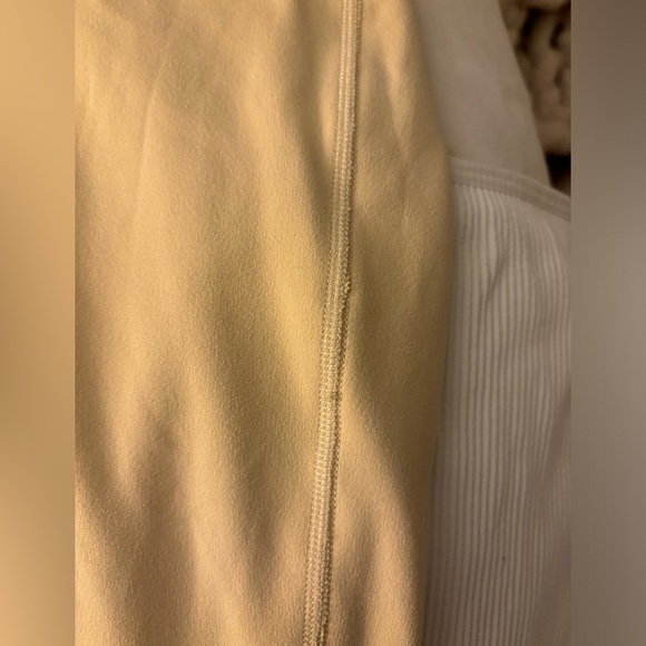 Lululemon Athletica Cream Fitted Crop Tank Top - Picture 5 of 9